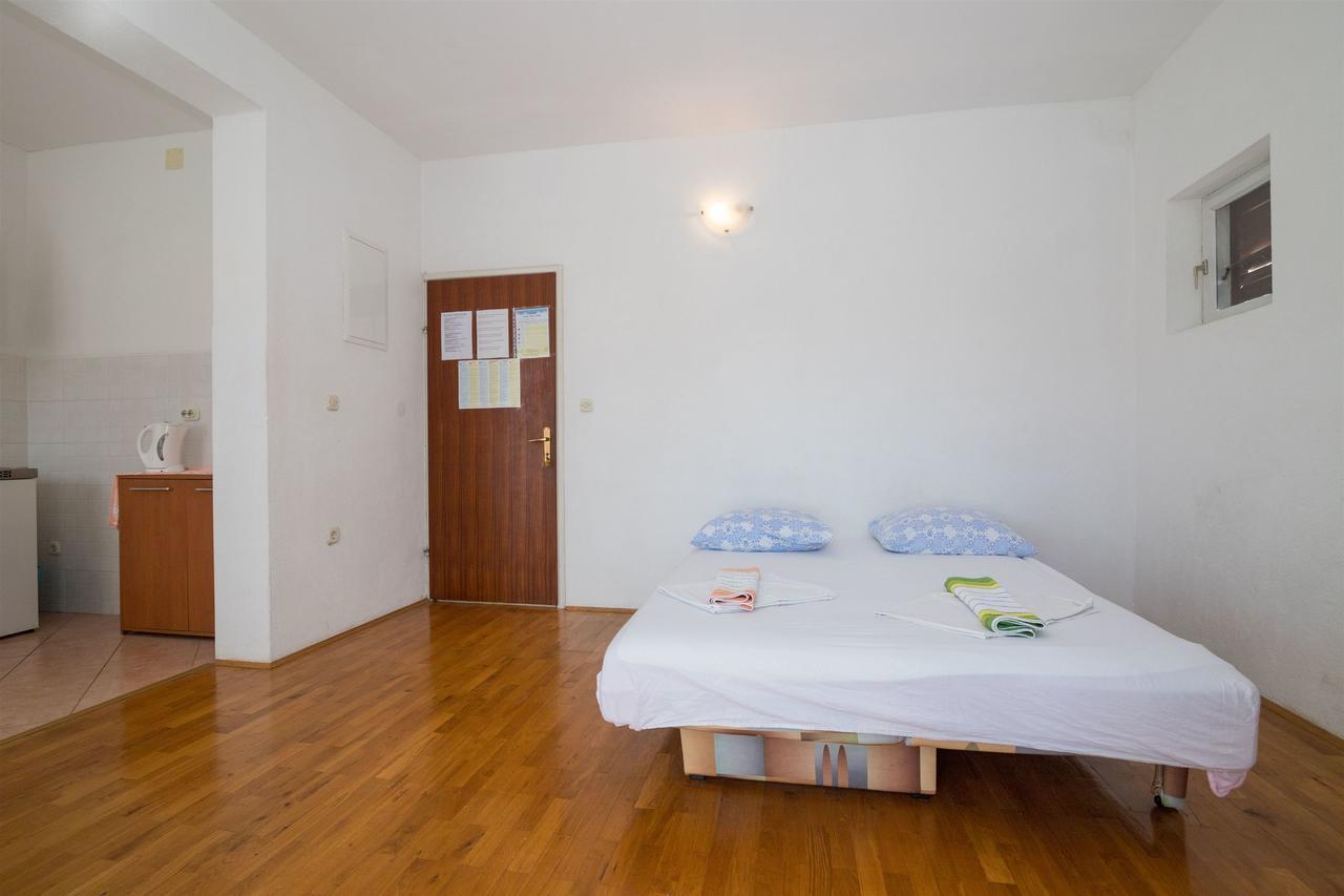 Apartments Zeljko Макарска Екстериор снимка
