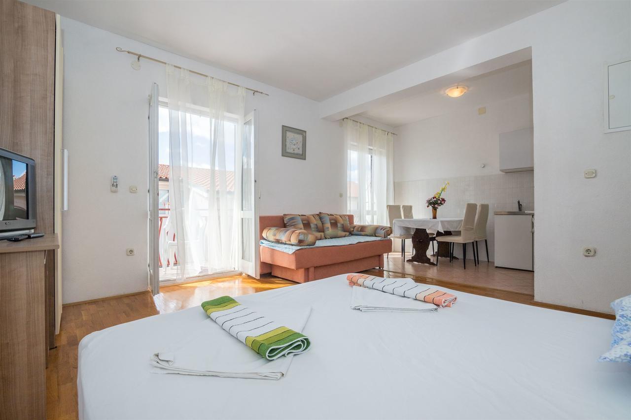 Apartments Zeljko Макарска Екстериор снимка