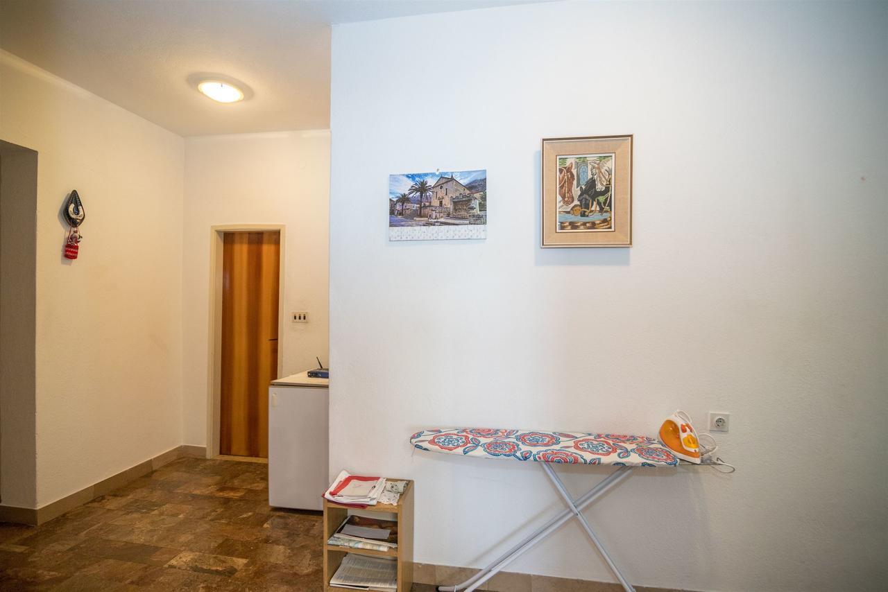 Apartments Zeljko Макарска Екстериор снимка